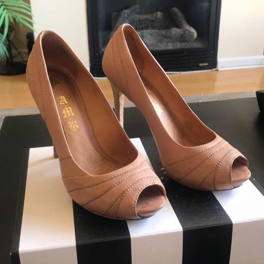 L.A.M.B. “Tansy” Nude peep toe pumps size 8.5
